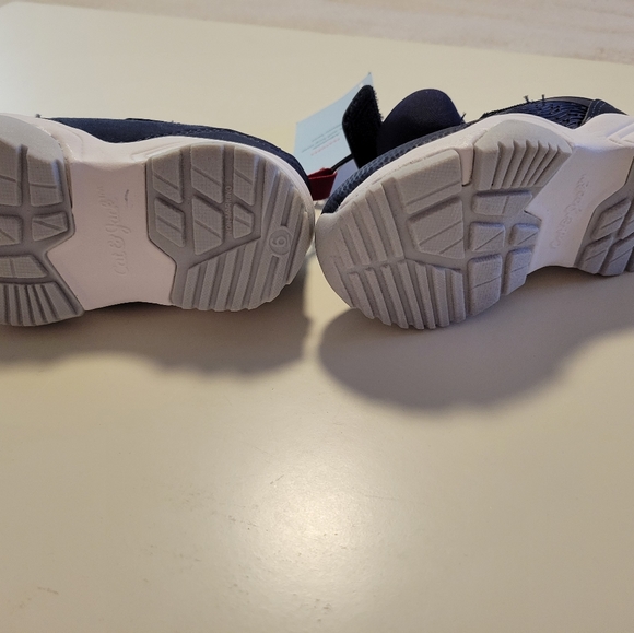 Toddler boys Cat and Jack sneakers size 6 - Picture 5 of 5